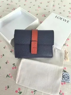 質感抜群！ネイビー×キャラメル カラーブロック レザー 二つ折り財布 LOEWE