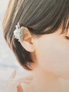 小さなお花のイヤーカフ／ピアスセット（白）