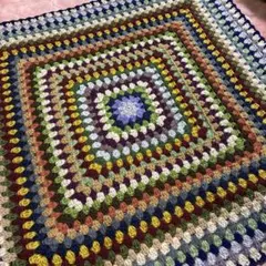 手編み　マルチカバー　グラニースクエア