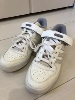 adidasディズニースニーカー