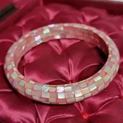 ビンテージ ピンクのマザーオブパールのインレイバングル