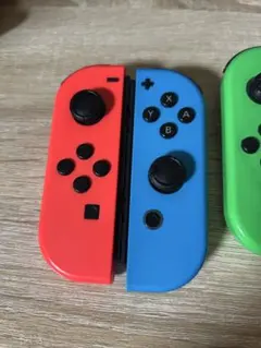 Nintendo Switch ジョイコン 赤 青 緑 ピンク