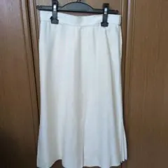 白色　Aラインスカート