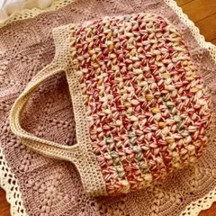 ハート模様の可愛いバッグ　かぎ針編みバッグ　グラニーバッグ　ニットバック