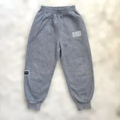 グレー スウェットパンツ プリント入り