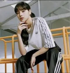 adidas ホワイト 五分袖 Tシャツ BLACKPINKリサ着用