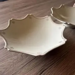 クリーム色の波形食器 陶器製2枚セット