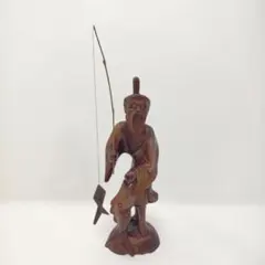 人物彫刻 釣り人と鯉を題材にした黒色の彫刻置物 木製 工芸品 骨董 置物 和室 床の間 飾り インテリア 古美術風　260113-6T 中国風 人物彫刻 釣り人と鯉 置物 黒色像 工芸 オブジェ 260113-6Tの
