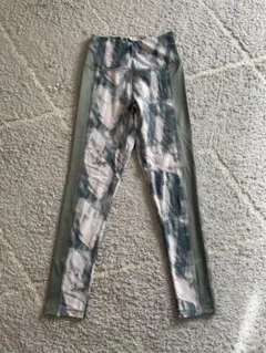 スタイリッシュなデザイン Reebok スポーツレギンス