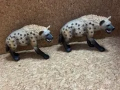 ハイエナフィギュア2体セット　約10cm
