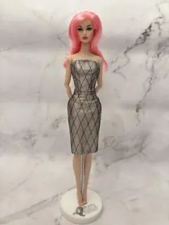 ひろ様専用 ドール本体　シルバードレスお洋服とスタンド付き