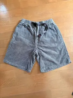 ほぼ新品の　GRAMICCI コーデュロイ ショートパンツ グレー Mのサムネイル