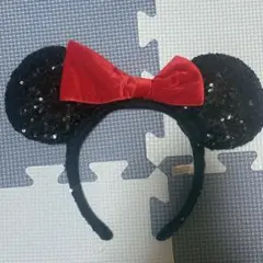 ミッキー耳スパンコールカチューシャ 赤いリボン付き
