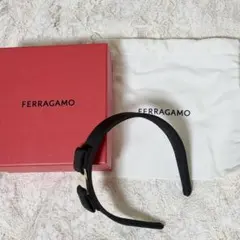 フェラガモ カチューシャ ヴァラリボン ブラック✖️シルバー