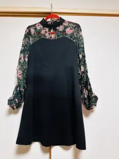 オ*ル様 黒と花柄の長袖ワンピース
