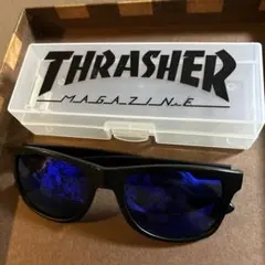 THRASHER サングラス 黒 フレーム 青 レンズのサムネイル