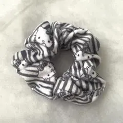 ハローキティ シュシュ　ゼブラ柄