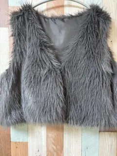 グレー フェイクファーベスト　サイズ３Ｌ