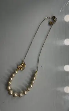 パール風ビーズ花モチーフネックレス