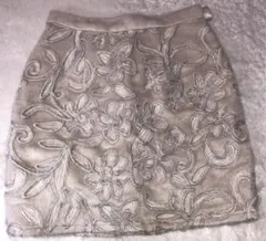 リエンダ　ミニスカート 花柄刺繍