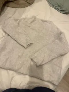 ライトグレー モヘア混合 長袖セーター