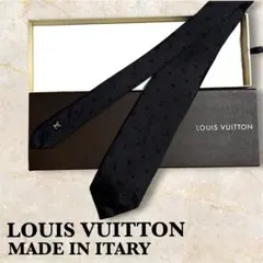 【美品・クリーニング済・即着用可】Louis Vuitton ネクタイ 黒ロゴ 美品・クリーニング済・即着用可】Louis Vuitton ネクタイ 黒ロゴ