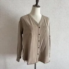 BAYFLOW/ベージュ Vネック 長袖シャツ胸ポケット付き