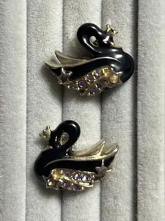 ANNASUI 黒い白鳥デザインのピアス