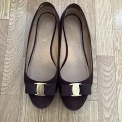 フェラガモ　リボン付きフラットシューズ