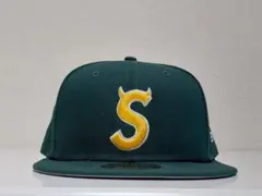 【極美品】Supreme × New Era　ツノ S Logo　ダークグリーン