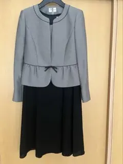 グレーのジャケットとブラックドレスの3点セット　7号（袖調整可）