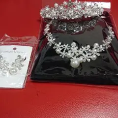 ティアラ、ネックレス、ピアス