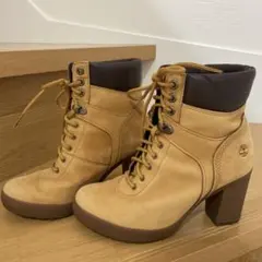 Timberland ベージュ スエード レースアップブーツ