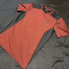 ★美品　SM UNDER ARMOUR アンダーアーマー 赤黒切替 Tシャツのサムネイル