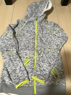 H&Mフード付きグレーとイエローのパーカー