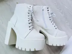レースアップブーツ　ホワイト　厚底　ファスナー付き　軽量　新品未使用
