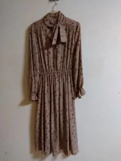 イング　INGNI 薄茶系花柄ロングワンピース