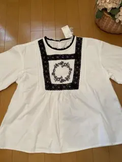 サマンサモスモス　胸元モチーフ刺繍レースブラウス