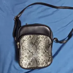 ショルダーバッグ ヘビ柄 黒