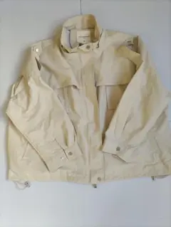 ベージュ色ジャケット　140cm程度
