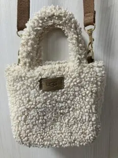 UGG ファー風ショルダーバッグ クリーム⭐︎訳あり低価格　長さ調節可能のサムネイル