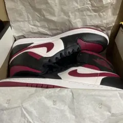 NIKE AIR JORDAN 1 MID スニーカー