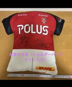 浦和レッズ　選手サイン入りユニフォームクッション　おまけ付きのサムネイル