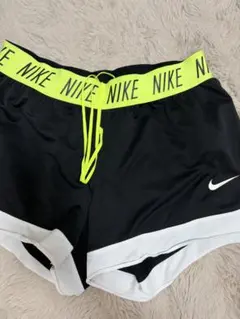 NIKE 蛍光イエローウエストバンドショートパンツ