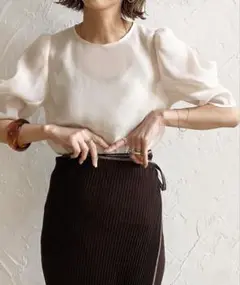 JUNOAH パフスリーブシアートップス アイボリー