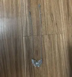 蝶モチーフ ネックレス シルバー色
