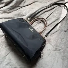 ナイロン製 黒 ボストンバッグ　シンプルデザイン　ポケット多数便利　美品レア