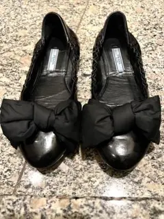r*i様 PRADA ブラック フラットシューズ リボン付き エナメル 23.5