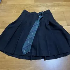 黒のプリーツミニスカート ネクタイ付き