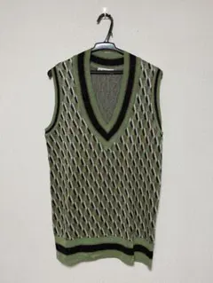 【美品】ZARA Vラインニットベスト　ラメ